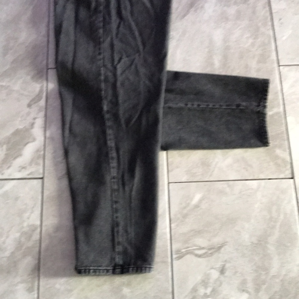FOREVER 21 Women Vintage Style Black Wash Jeans | 28 - Picture 4 of 13